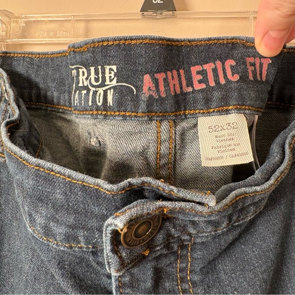 True Nation Men’s Straight Leg Athletic Fit Jeans 52x32 - Picture 3 of 5